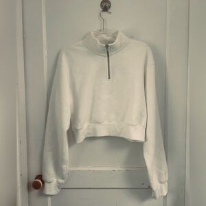 Aritzia TNA perfect cropped quarter zip sweater in white Size M